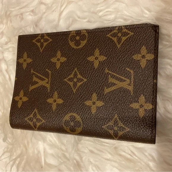 Louis Vuitton Monogram Passport Holder - Picture 8 of 8
